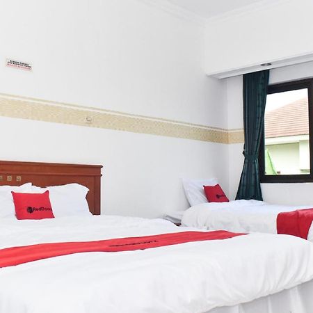 Reddoorz Near Lenmarc Mall Surabaya Pradahkalikendal Bagian luar foto