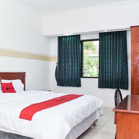 Reddoorz Near Lenmarc Mall Surabaya Pradahkalikendal Bagian luar foto