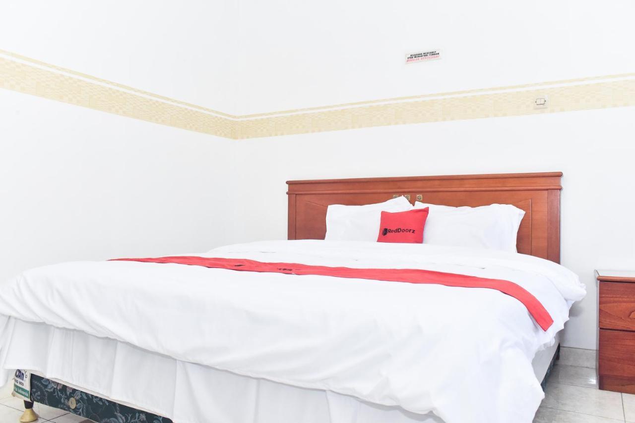 Reddoorz Near Lenmarc Mall Surabaya Pradahkalikendal Bagian luar foto