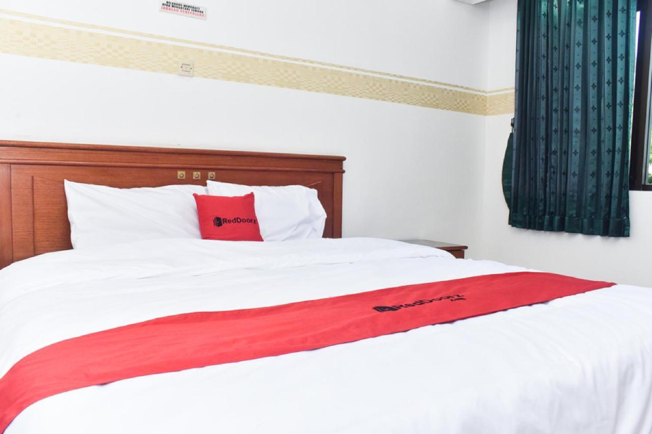 Reddoorz Near Lenmarc Mall Surabaya Pradahkalikendal Bagian luar foto