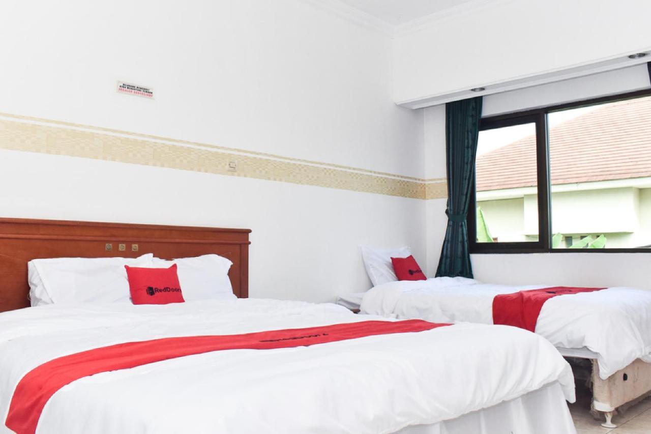 Reddoorz Near Lenmarc Mall Surabaya Pradahkalikendal Bagian luar foto