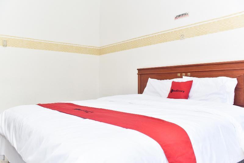 Reddoorz Near Lenmarc Mall Surabaya Pradahkalikendal Ruang foto