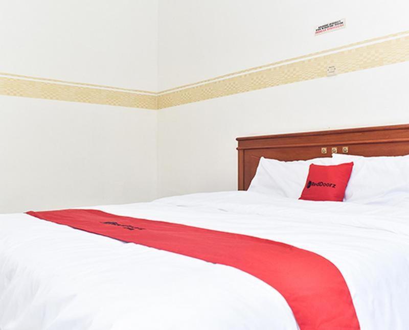 Reddoorz Near Lenmarc Mall Surabaya Pradahkalikendal Ruang foto