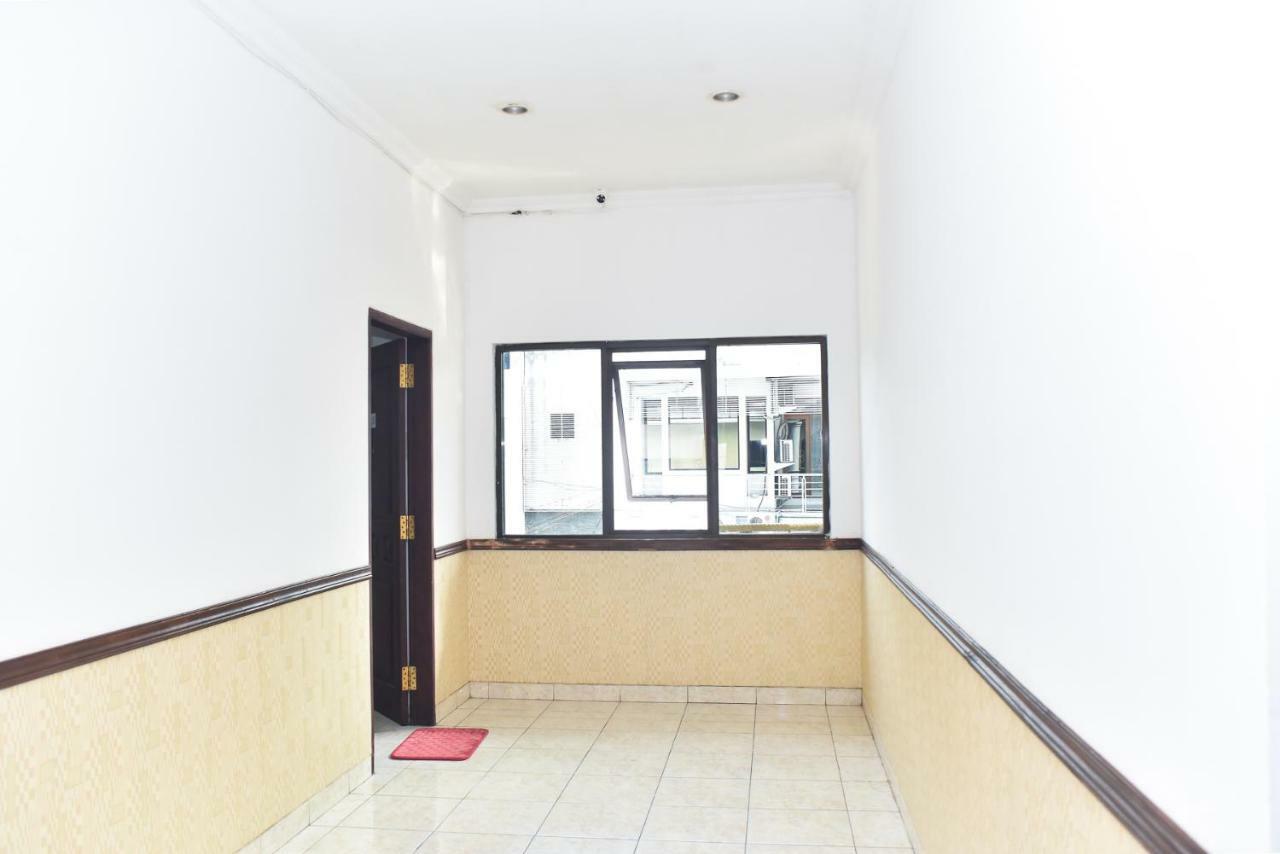 Reddoorz Near Lenmarc Mall Surabaya Pradahkalikendal Bagian luar foto