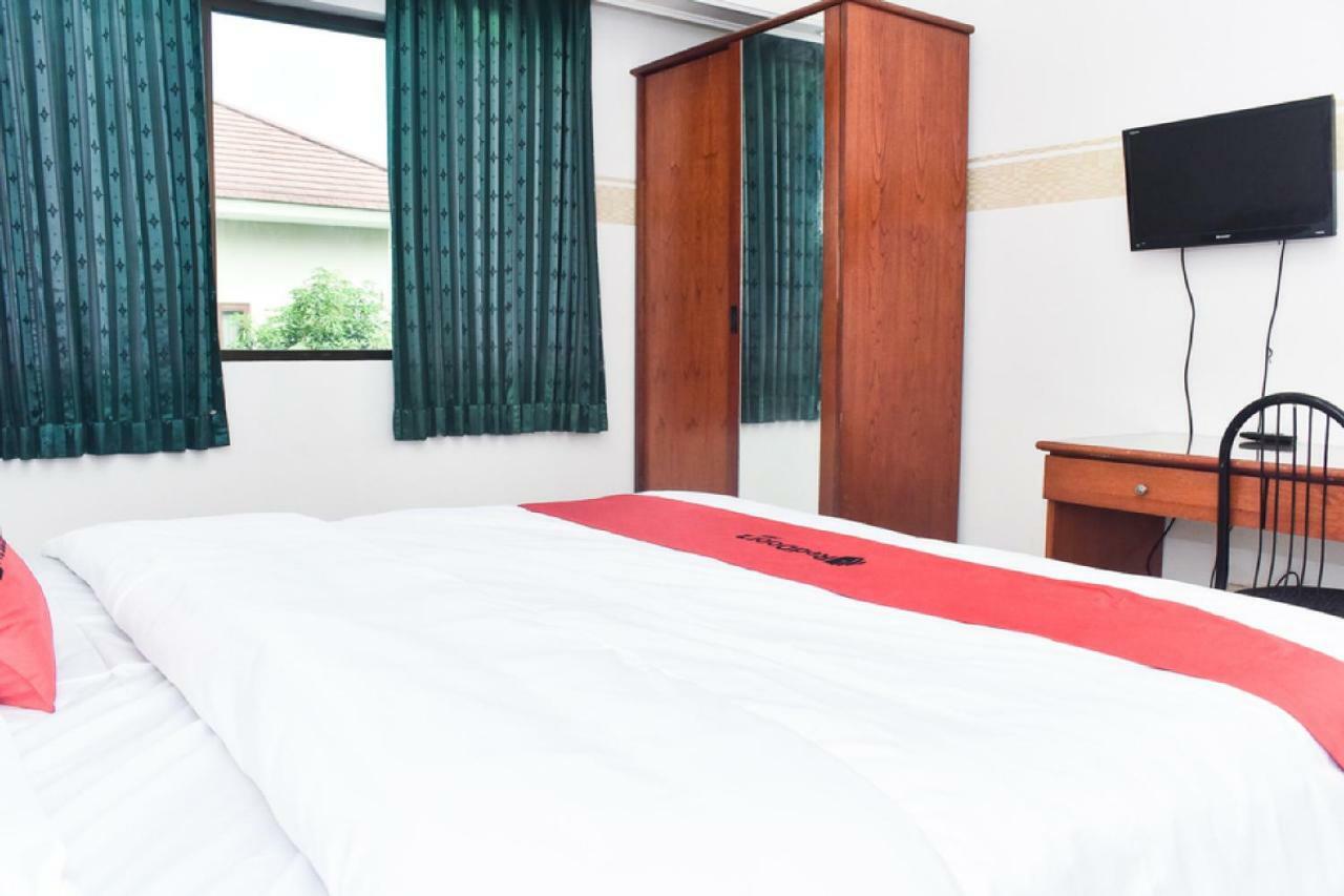 Reddoorz Near Lenmarc Mall Surabaya Pradahkalikendal Bagian luar foto