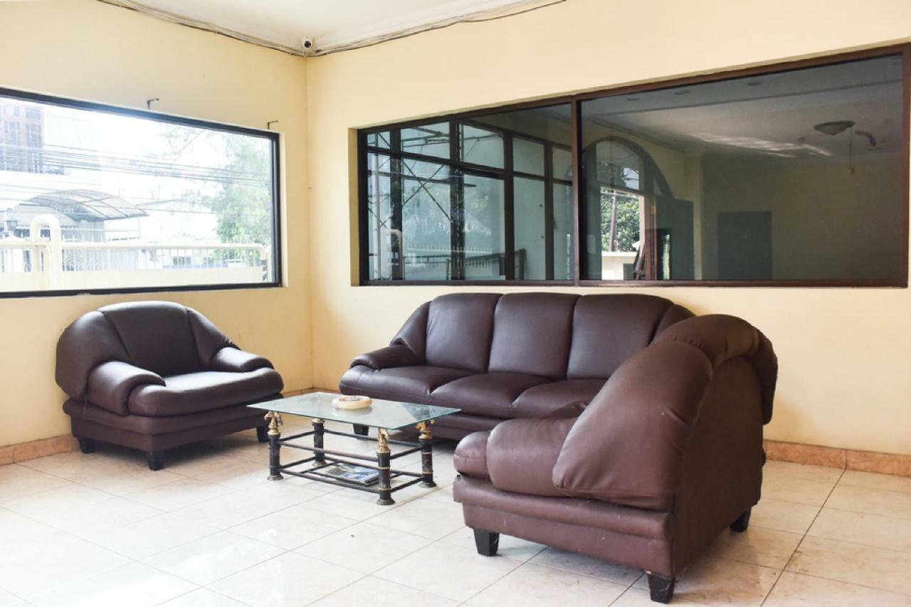 Reddoorz Near Lenmarc Mall Surabaya Pradahkalikendal Bagian luar foto