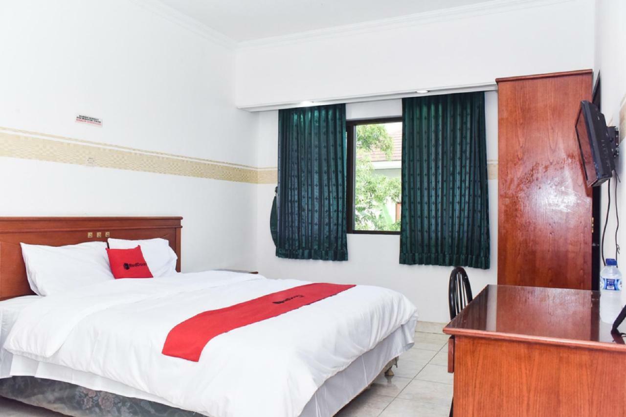 Reddoorz Near Lenmarc Mall Surabaya Pradahkalikendal Bagian luar foto